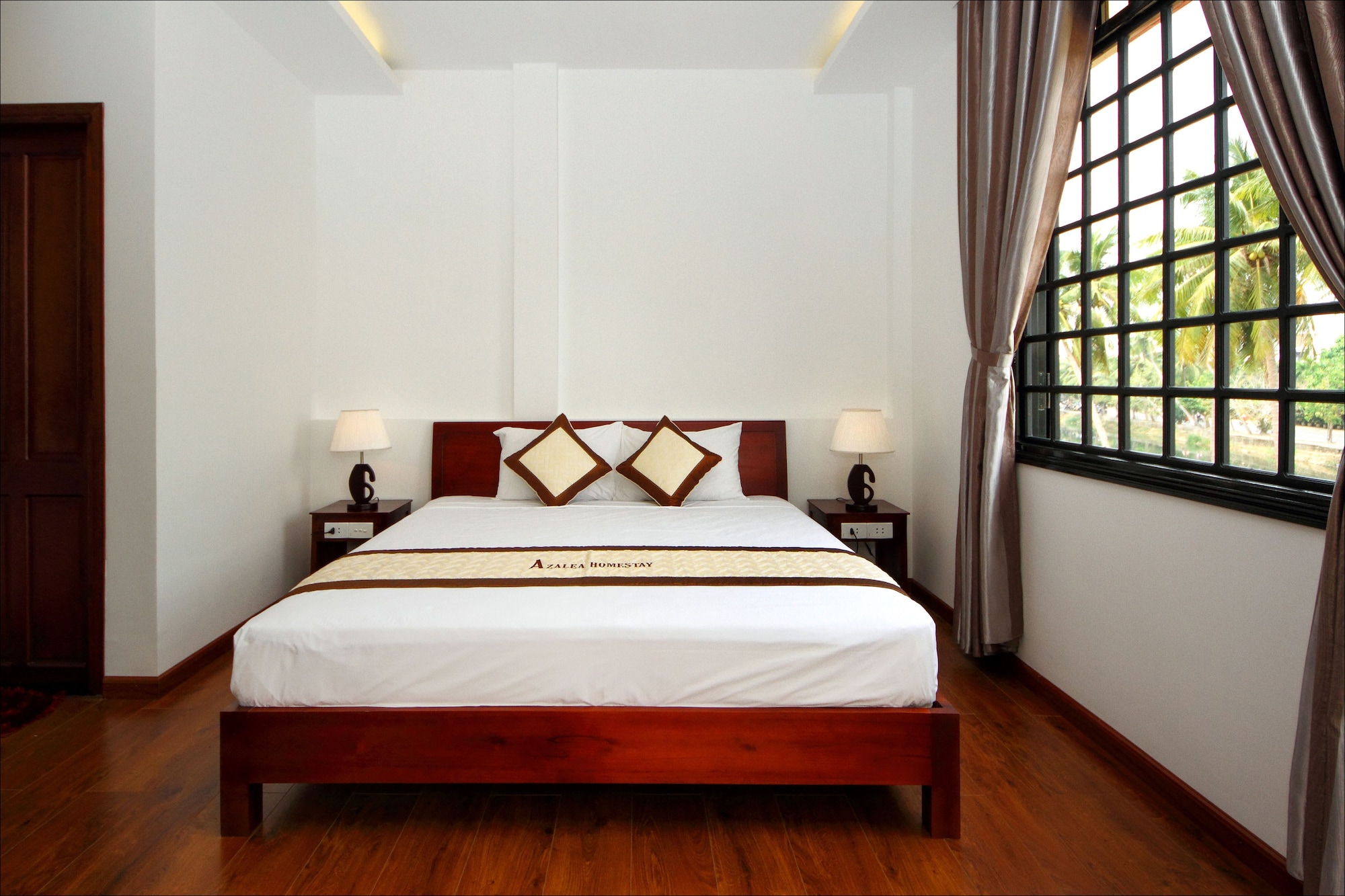 DELUXE, DOUBLE BED