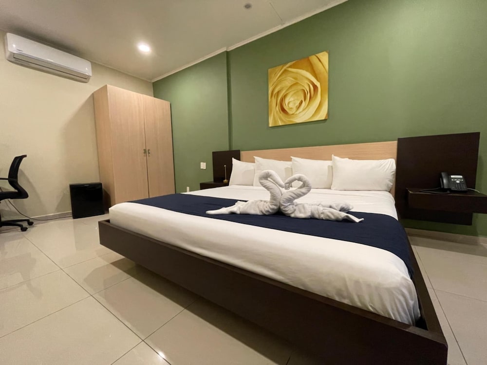 Curacao Airport Hotel 12/50