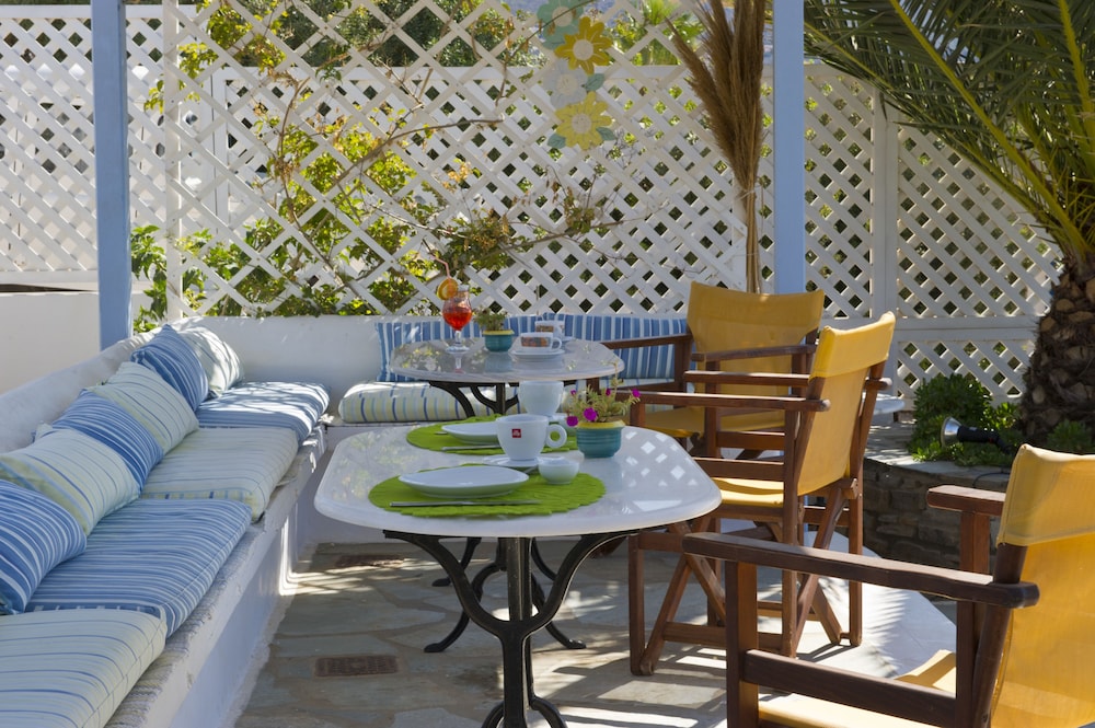 Dolphin Antiparos Villas and Suites 18/50