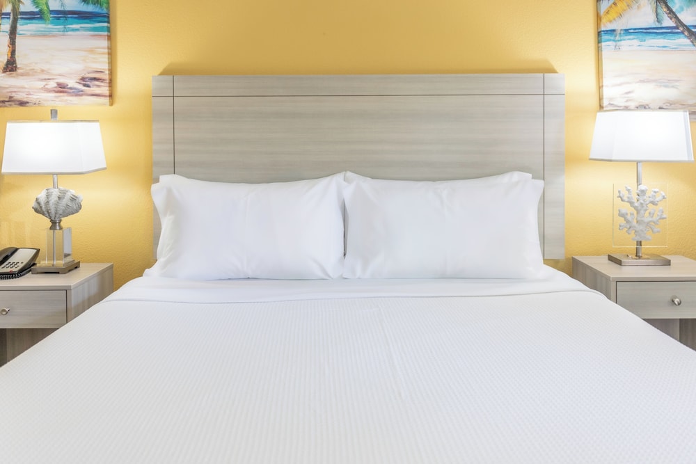 Hutchinson Island Plaza Hotel And Suites 30/63