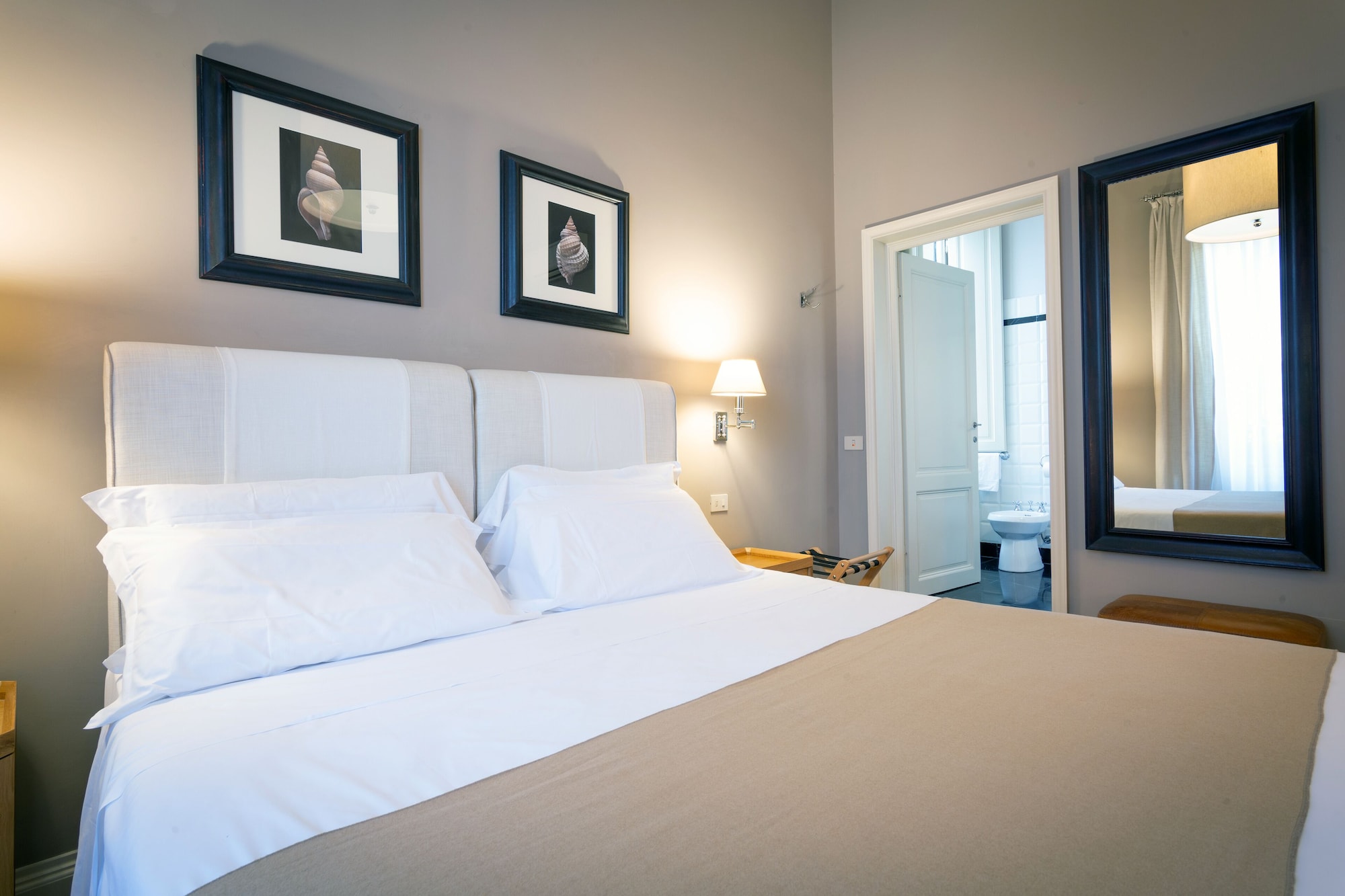 DELUXE, DOUBLE BED