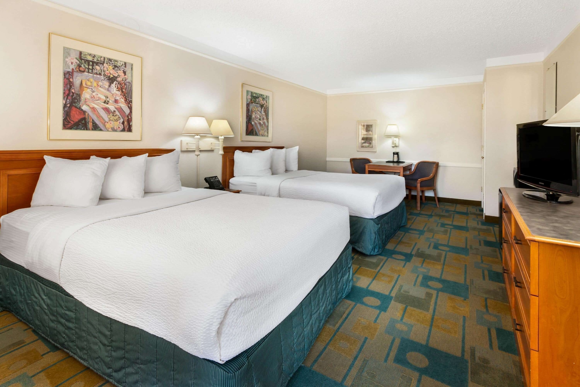 Deluxe, 2 Double Beds