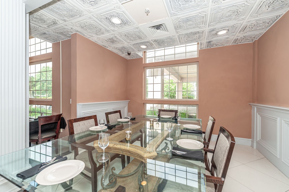 Bellissimo Hotel, Trademark by Wyndham Near Foxwoods Casino 32/53