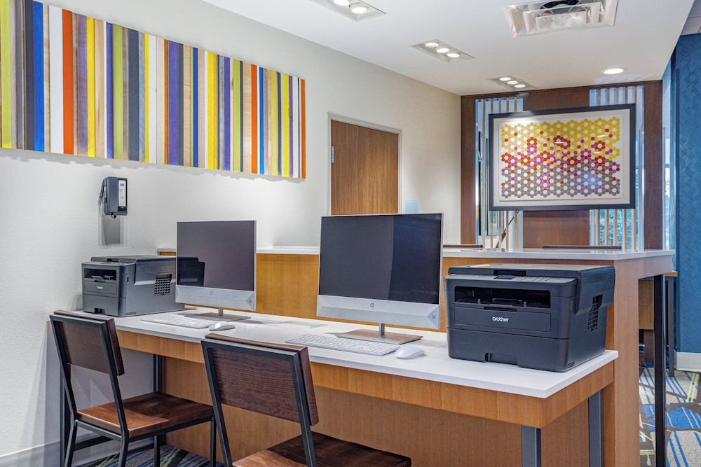 Holiday Inn Express & Suites Elkhart North 32/38