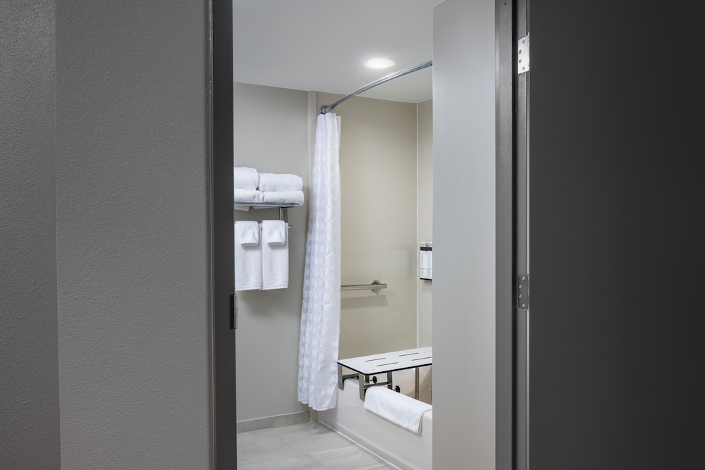 HYATT house Charlotte/Center City 58/58