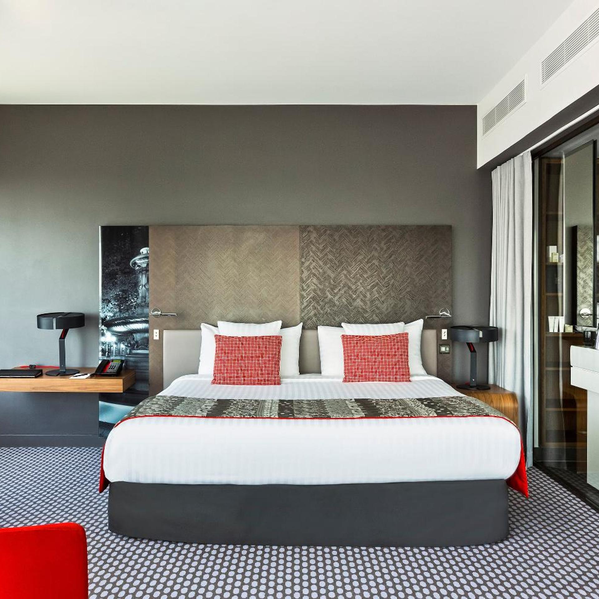 Grand, the Level, Suite, Eiffel View, Lounge Access