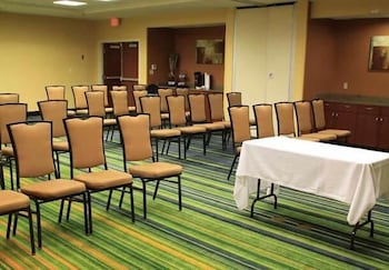 Fairfield Inn Suites Denton 14/21