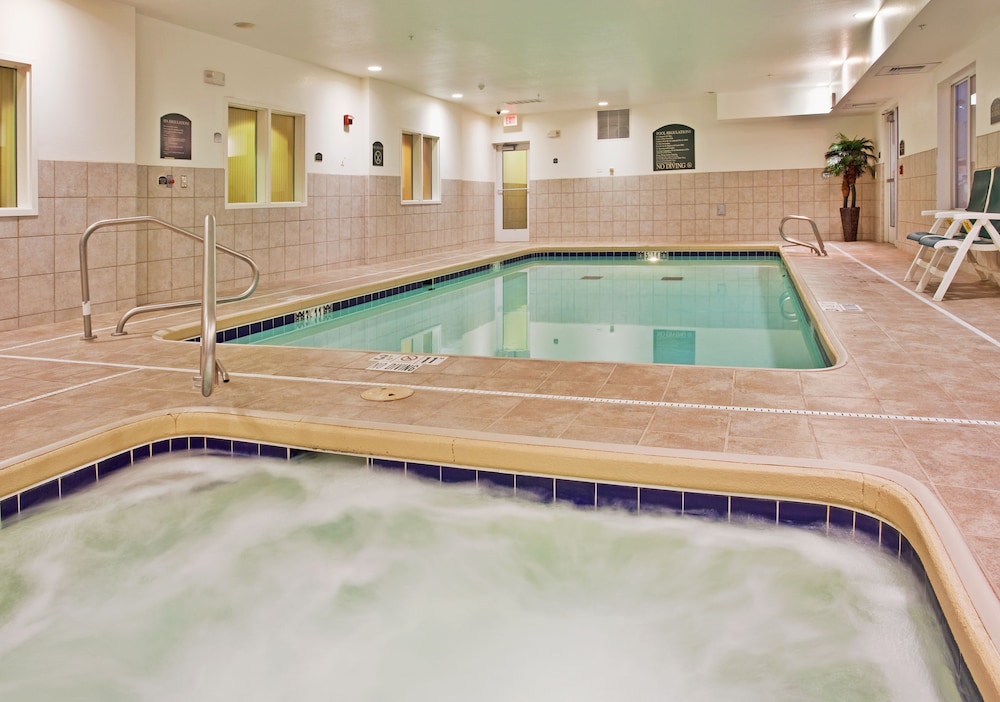 Holiday Inn Express Hotel And Suites Wichita Airport 20/58
