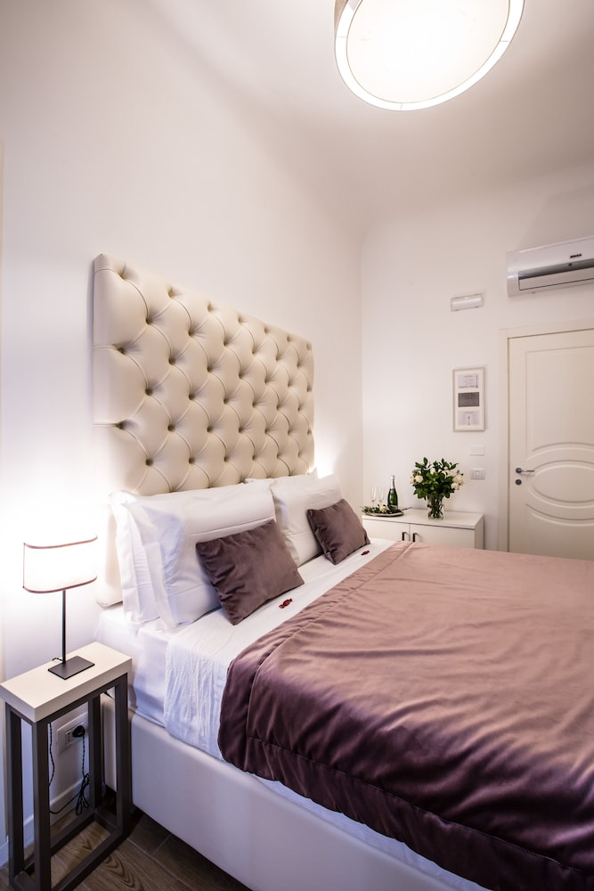 Chic Town Luxury Rooms 24/69