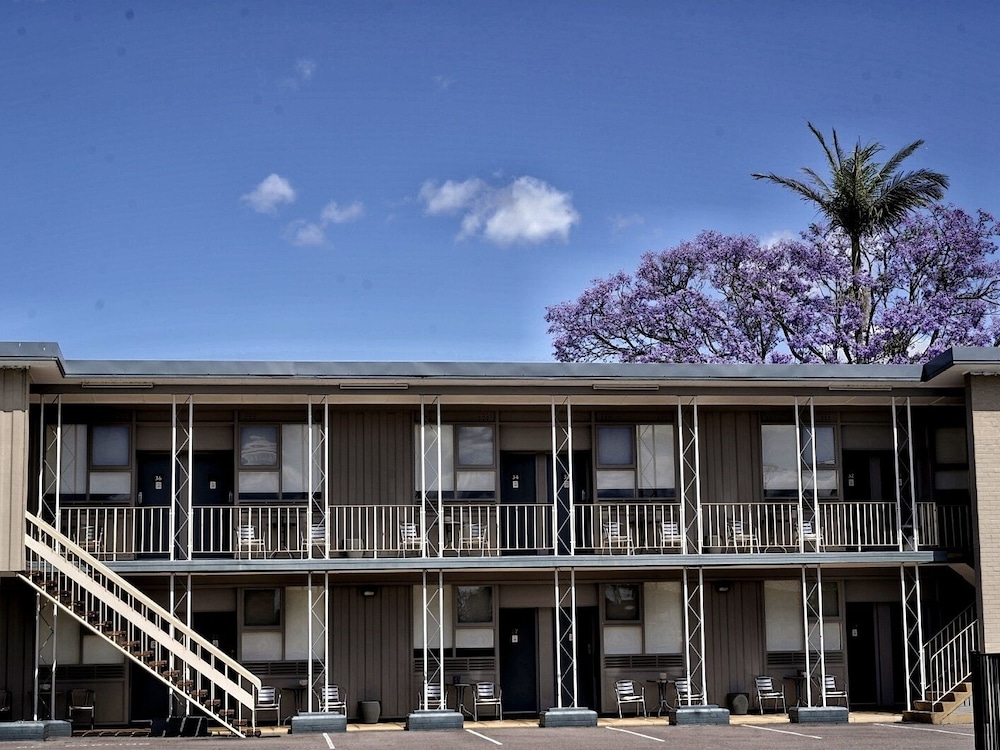 Country Motor Inn 6/36