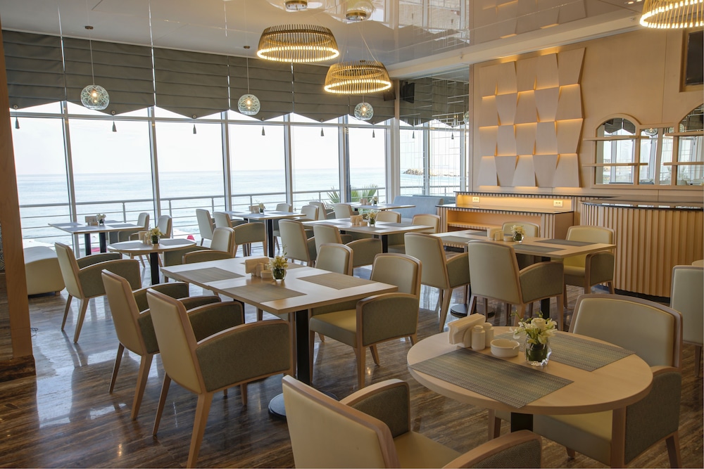 Lancaster Eden Bay Hotel, Beirut 41/65