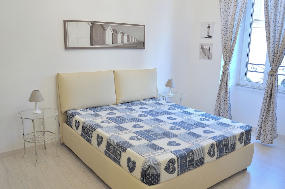 Aquarius Inn 25/71