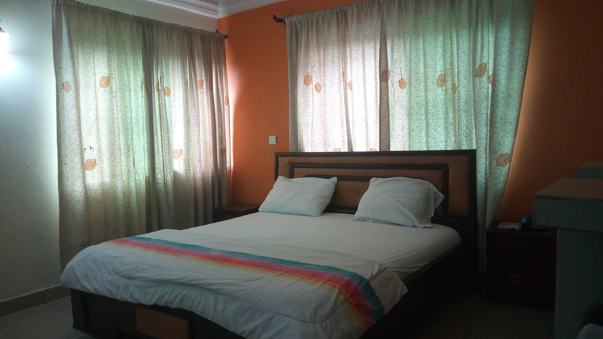 ROOM, DOUBLE BED