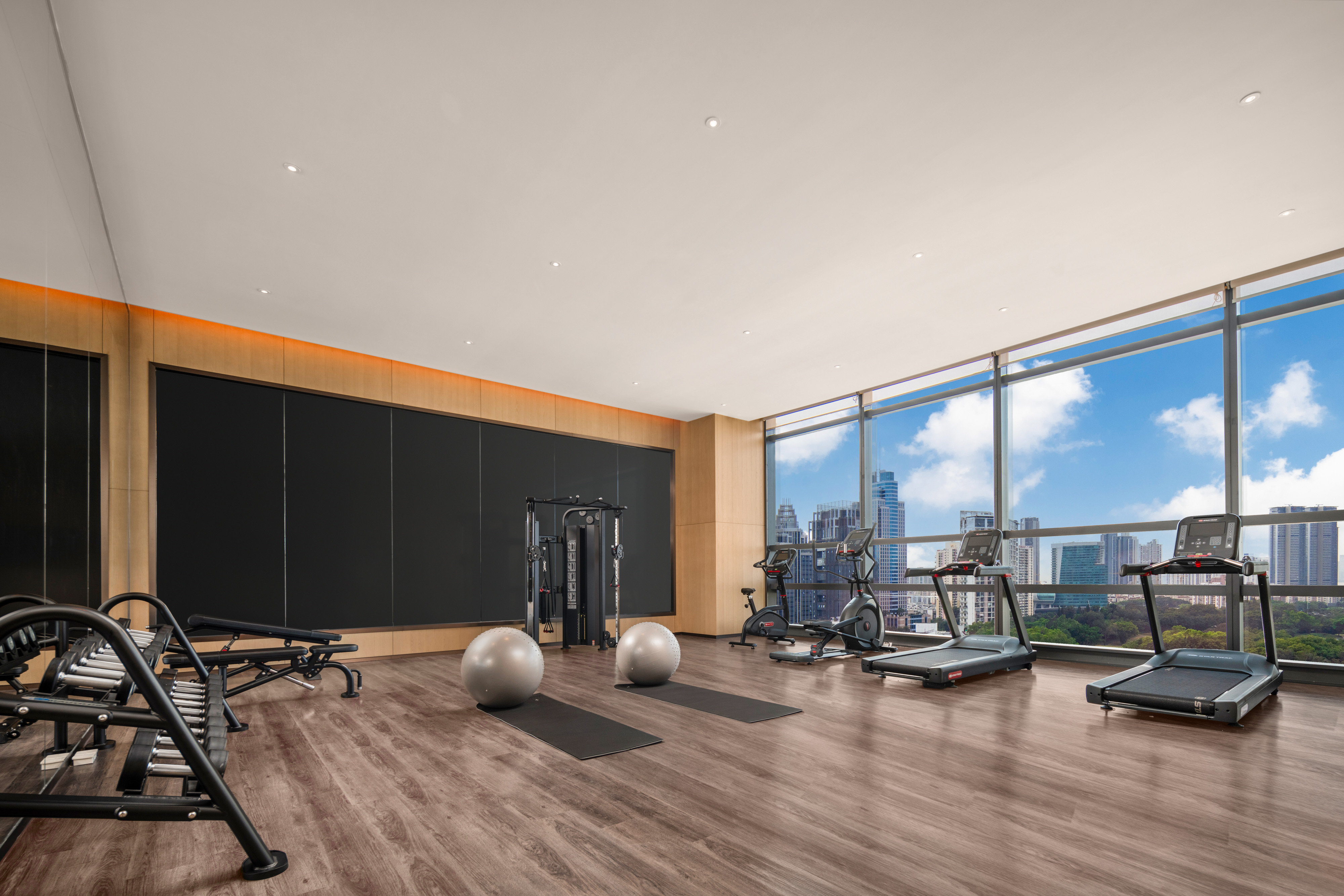 Holiday Inn Express Shenzhen Futian Center 39/63