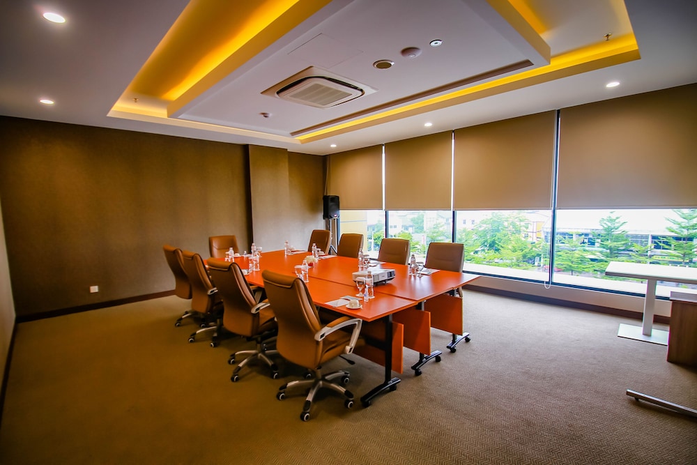 Asialink Hotel By Prasanthi 42/50