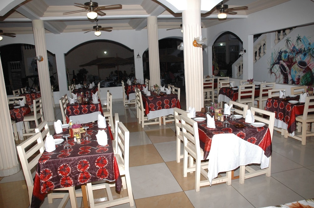Cape Point Hotel 61/76