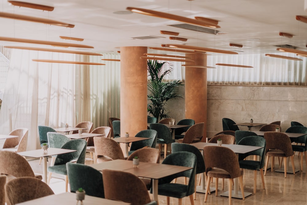 Reef Hotel & Spa 73/87