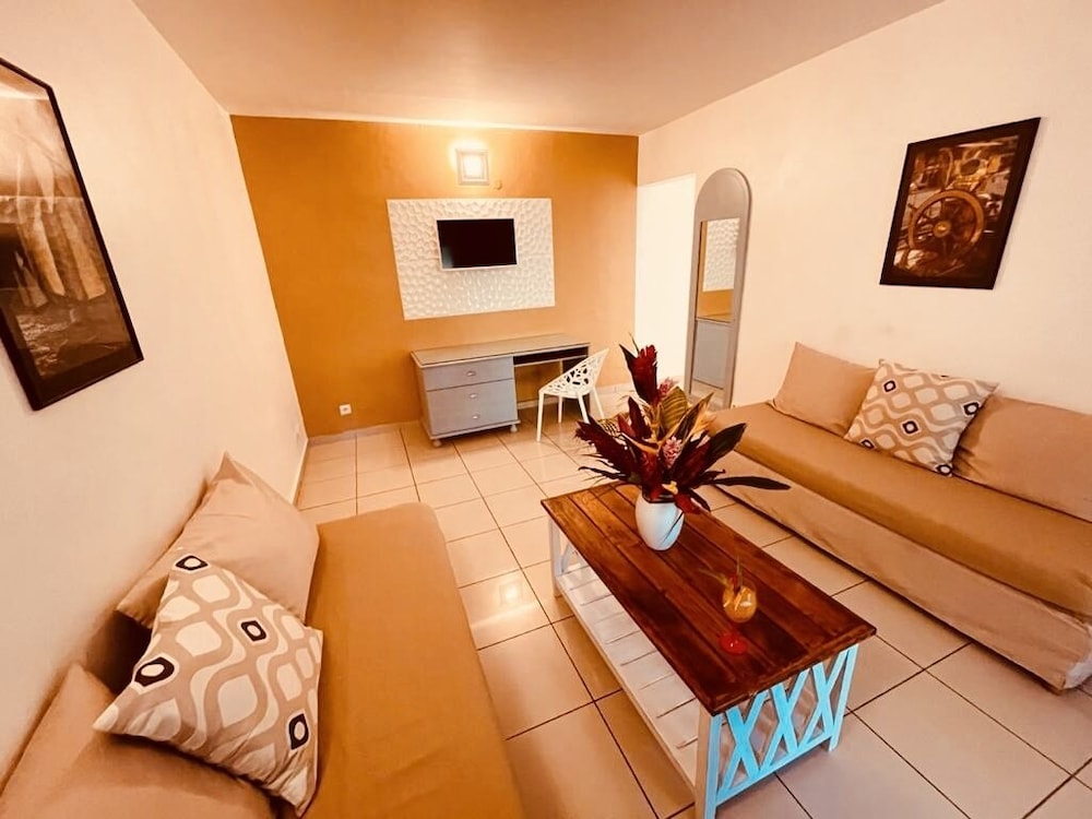 Tropicana Suites 22/50