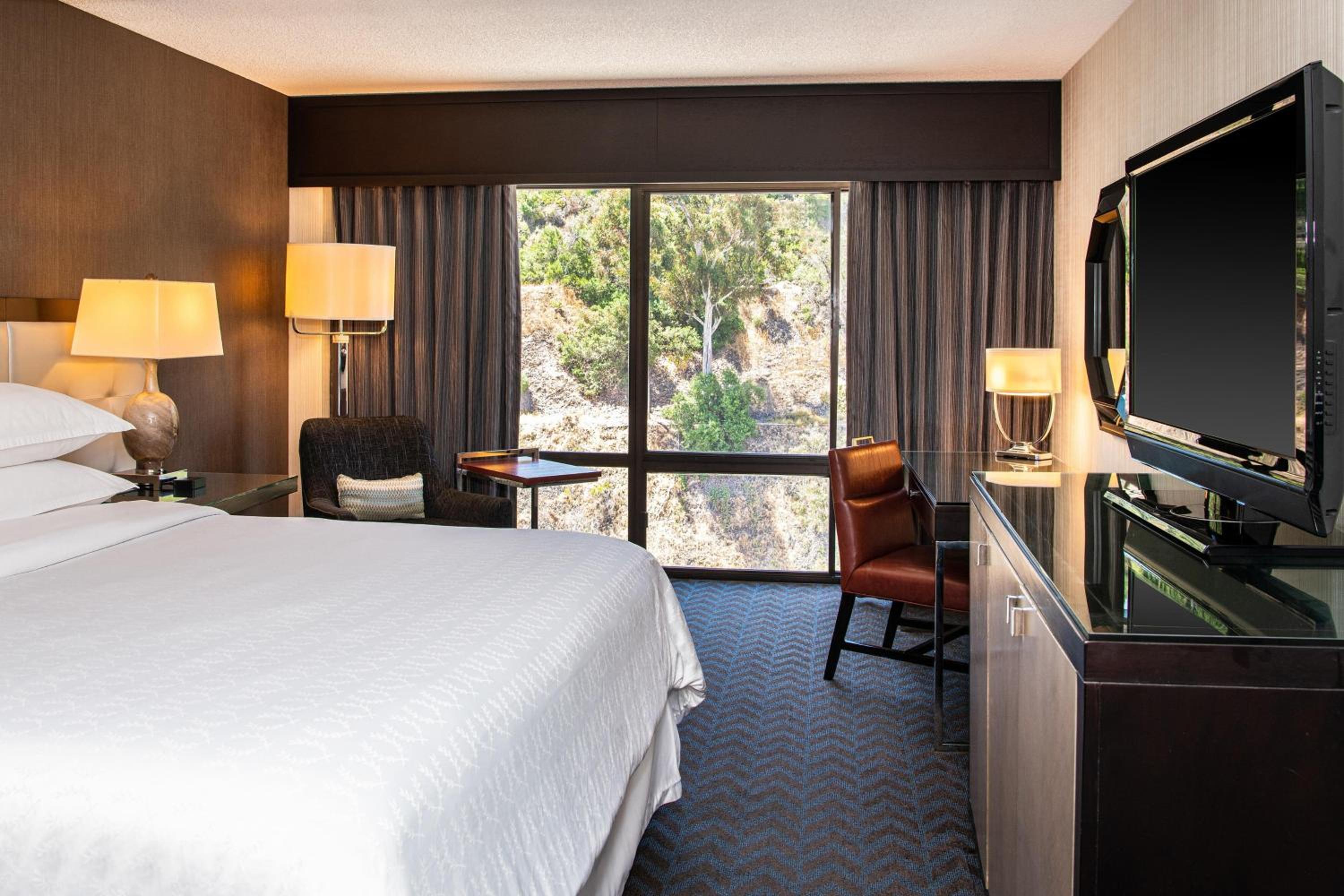 غرفة تقليدية بسرير كينج، Sheraton Mission Valley San Diego 2/9