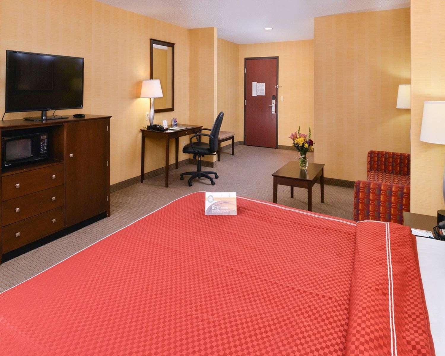 Quality Suites Stratford CT 33/37