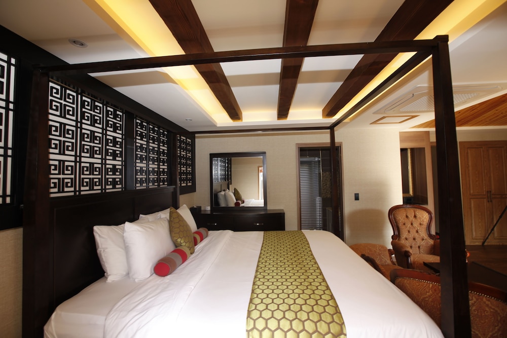 Hansan Marina Hotel Resort 12/63