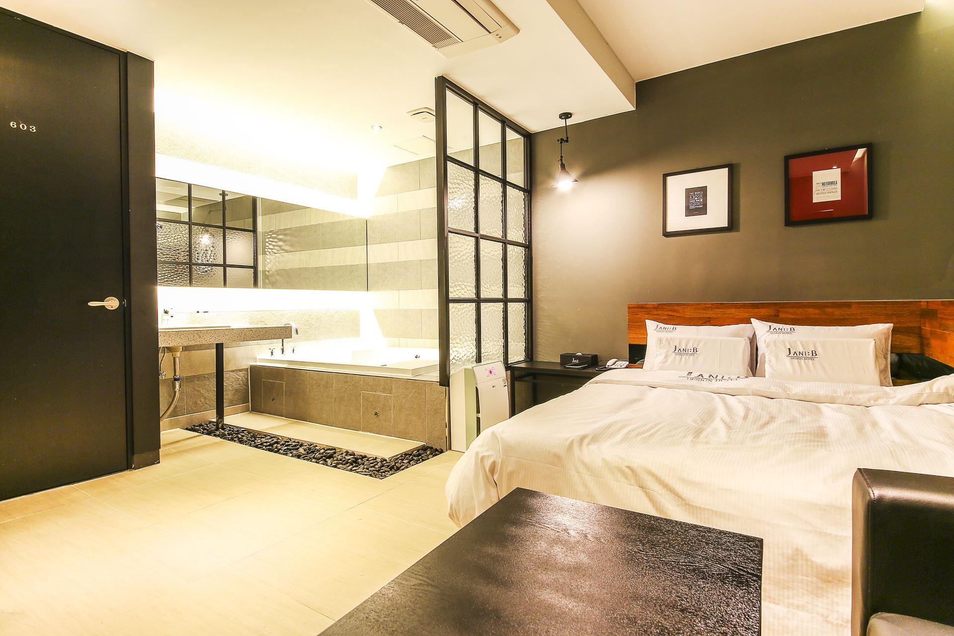 Jani B Hotel 32/56