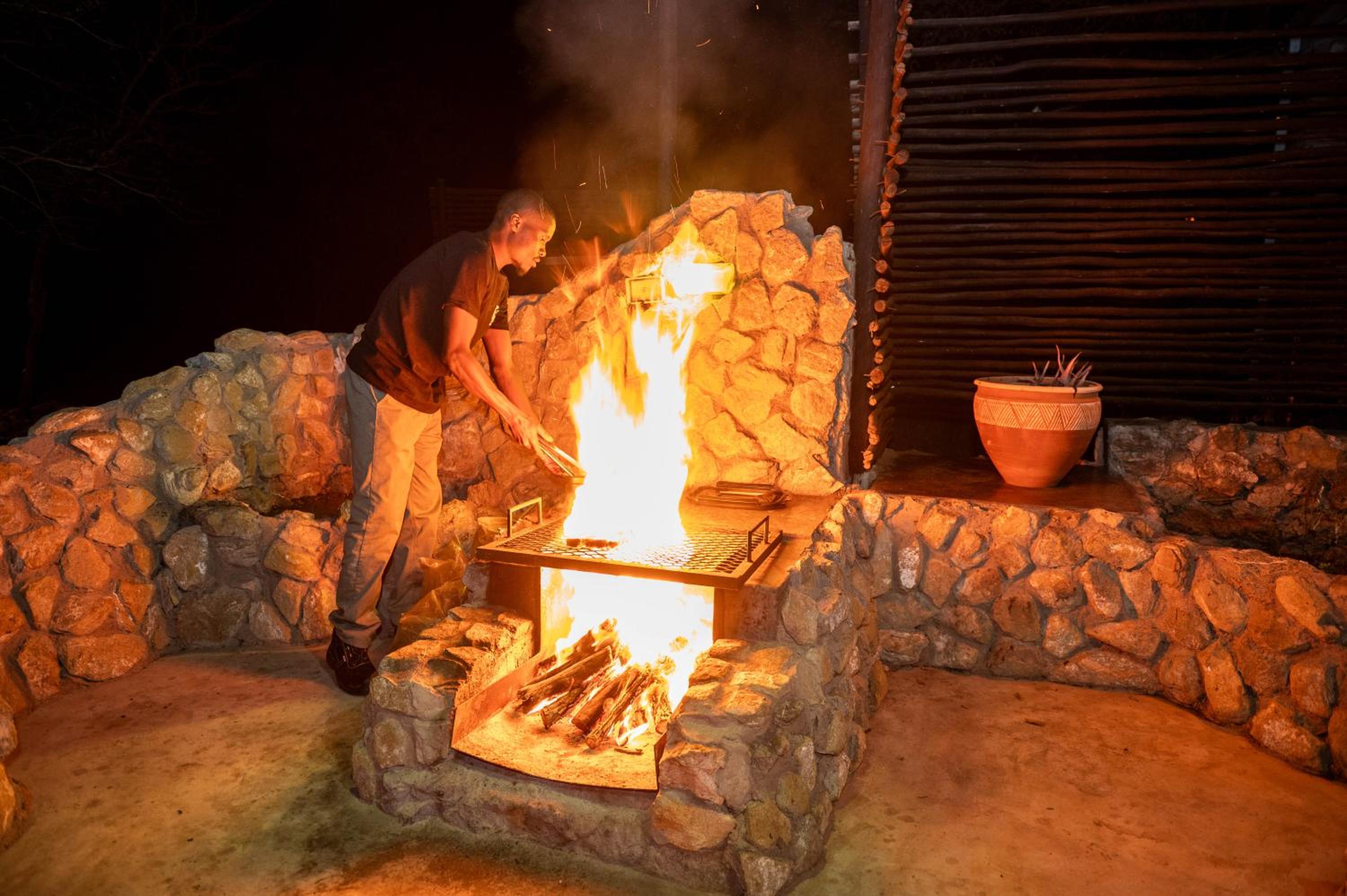 Foxy Crocodile Bush Retreat & Kruger Safaris 11/43