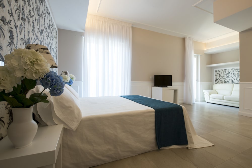 Bianco Riccio Suite Hotel 20/79