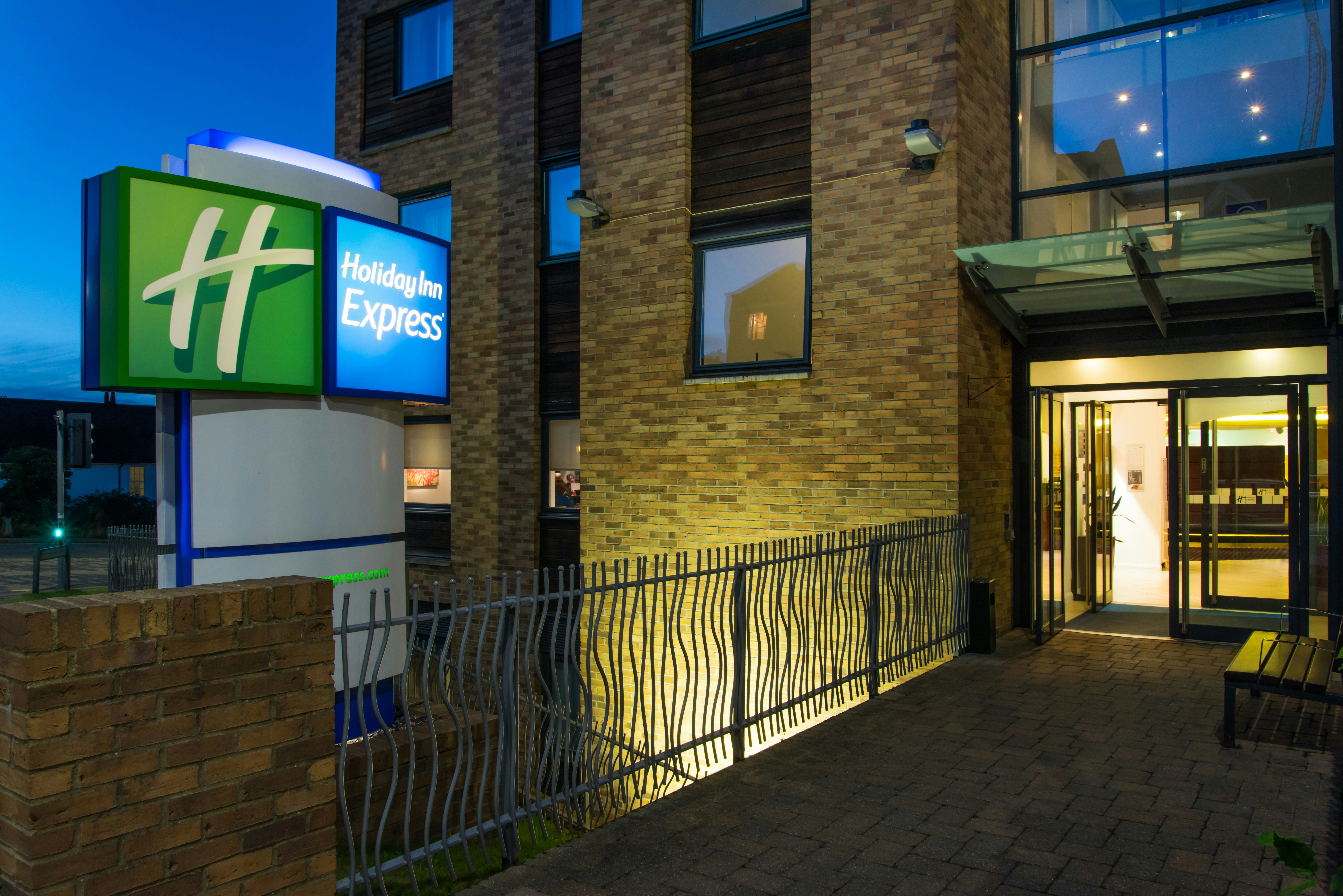 Holiday Inn Express Hemel Hemptstead 3/15