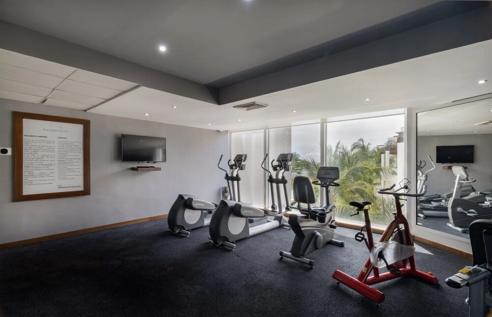 The Elements Oceanfront & Beachside Condo Hotel 20/50