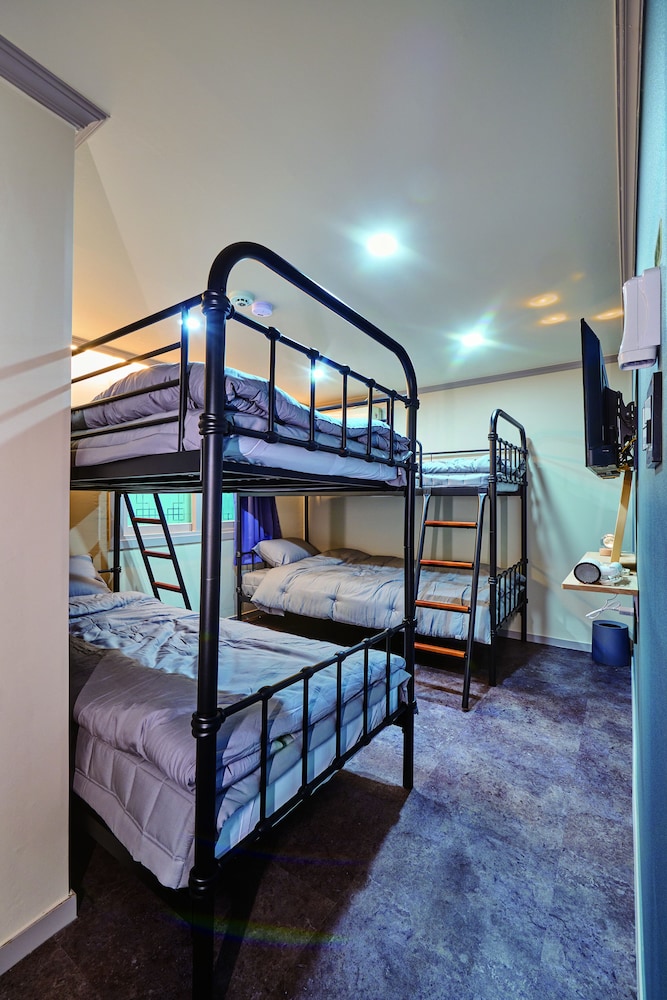 88 Hostel 18/49