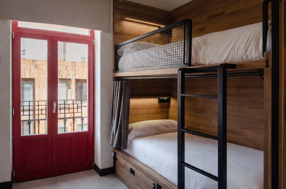 FEMALE DORM, 6 BEDS