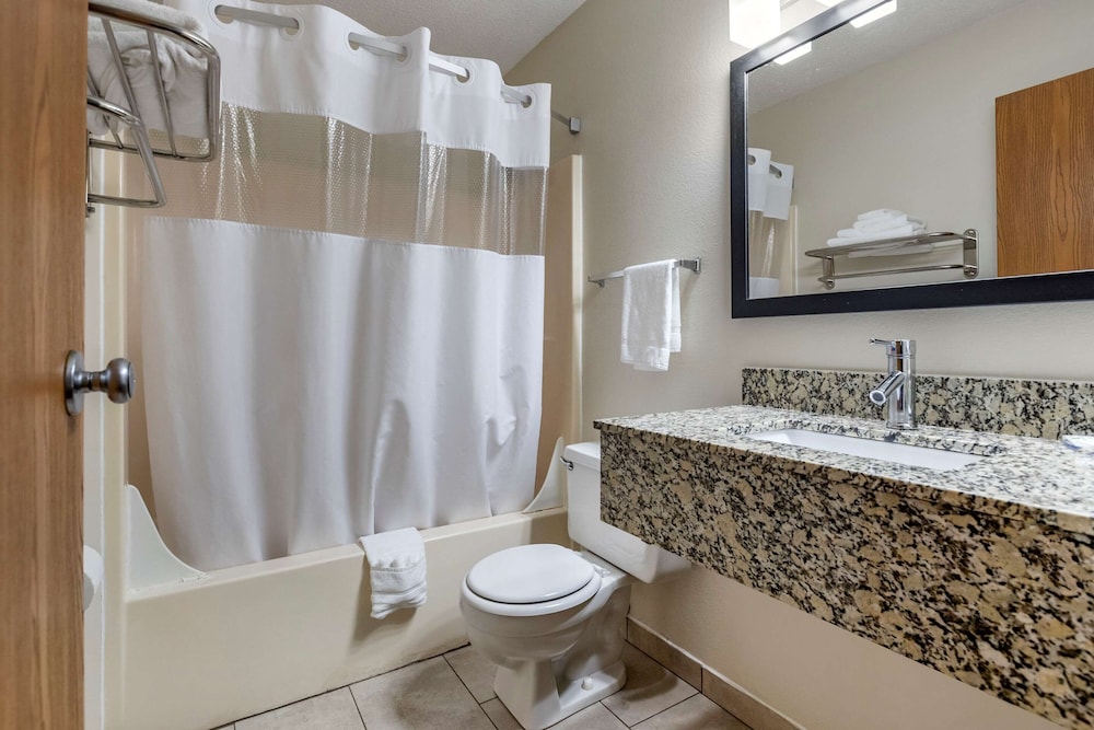 Quality Inn 18/36