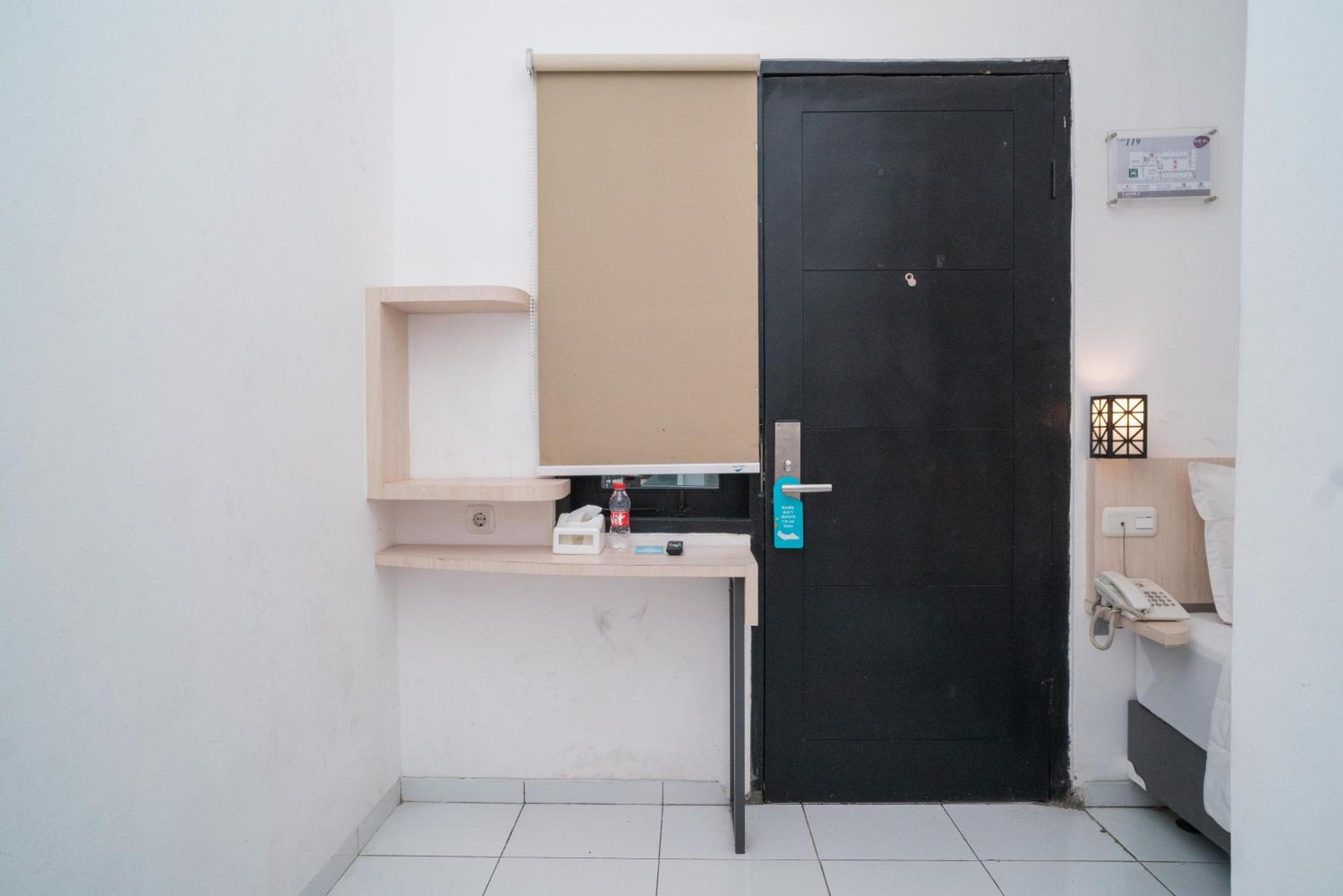 Sans Hotel FiFFa Premiere Malang 44/56