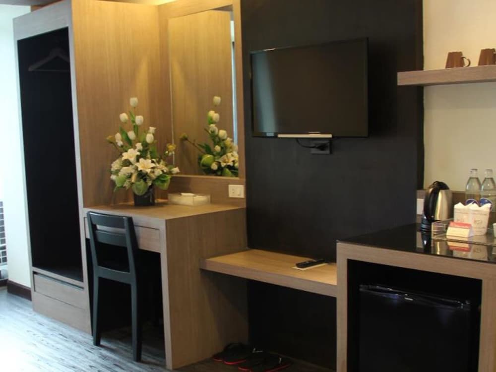 Bangkok Inter Place Hotel 64/72
