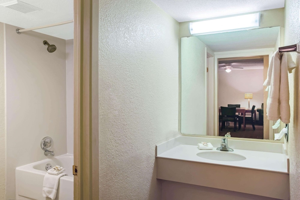 غرفة بسرير كينج للمدخنين، La Quinta Inn by Wyndham Killeen - Fort Hood 2/3
