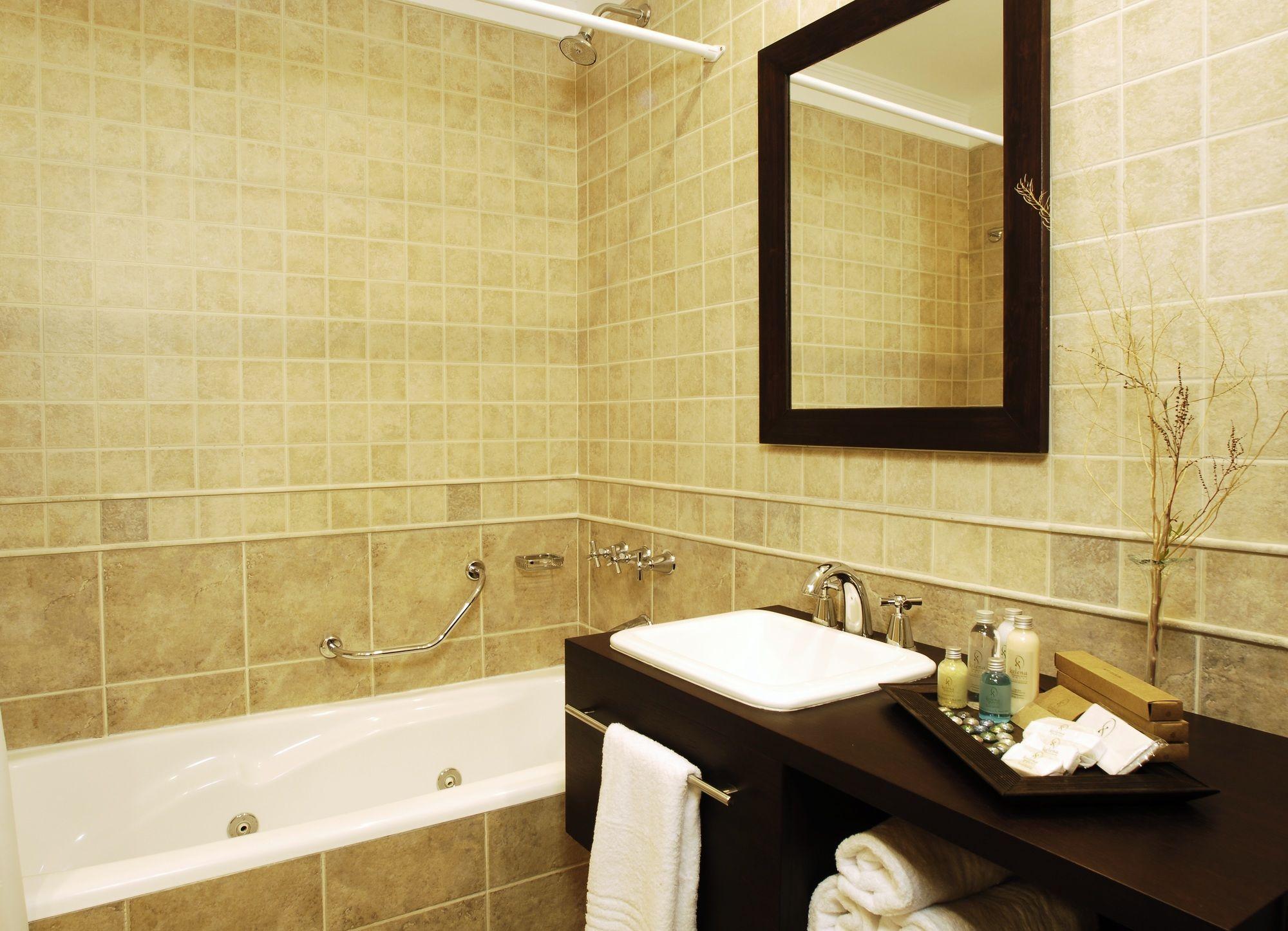 Room, Side View، Xelena Hotel and Suites 4/4