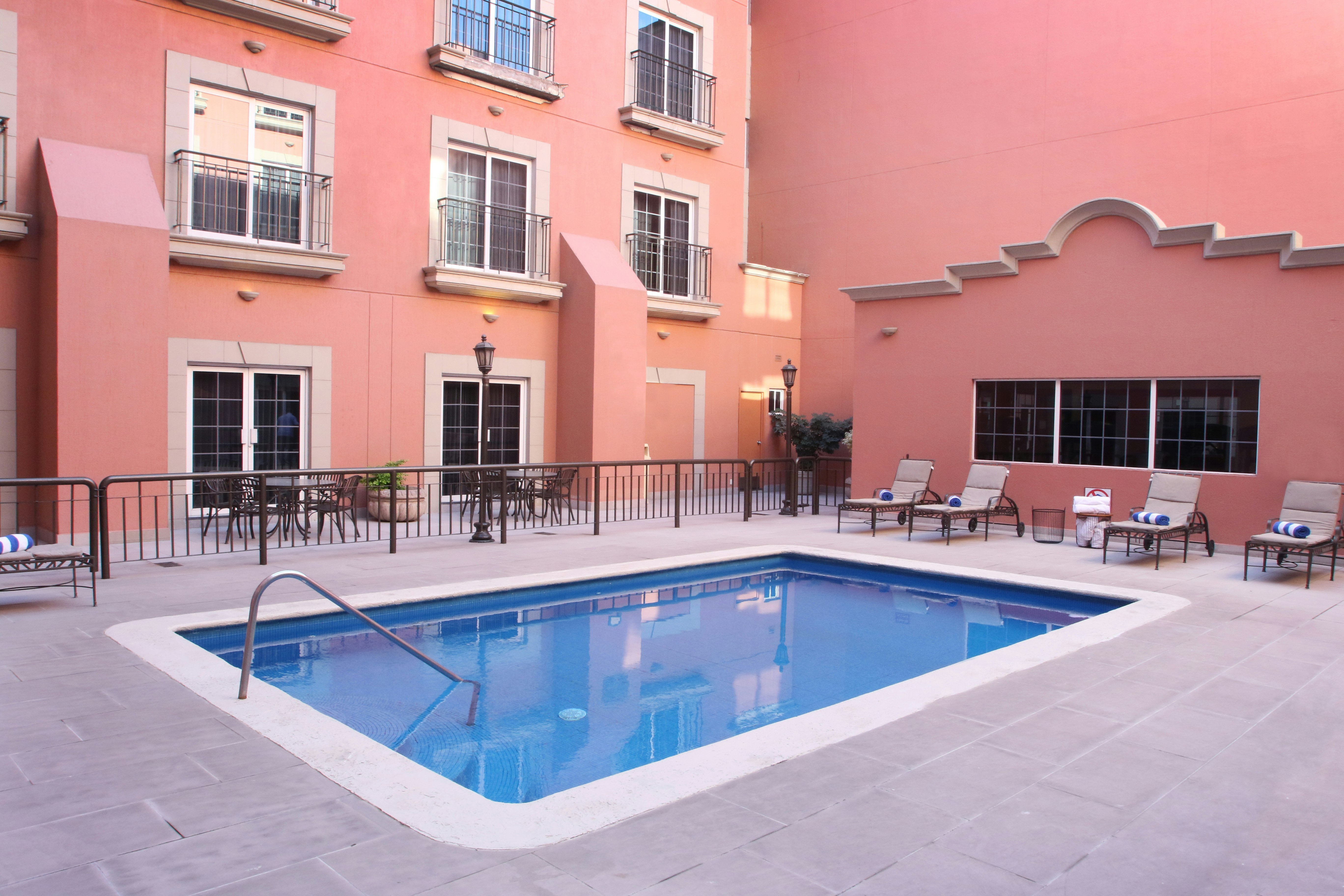Holiday Inn Express Torreon 67/69