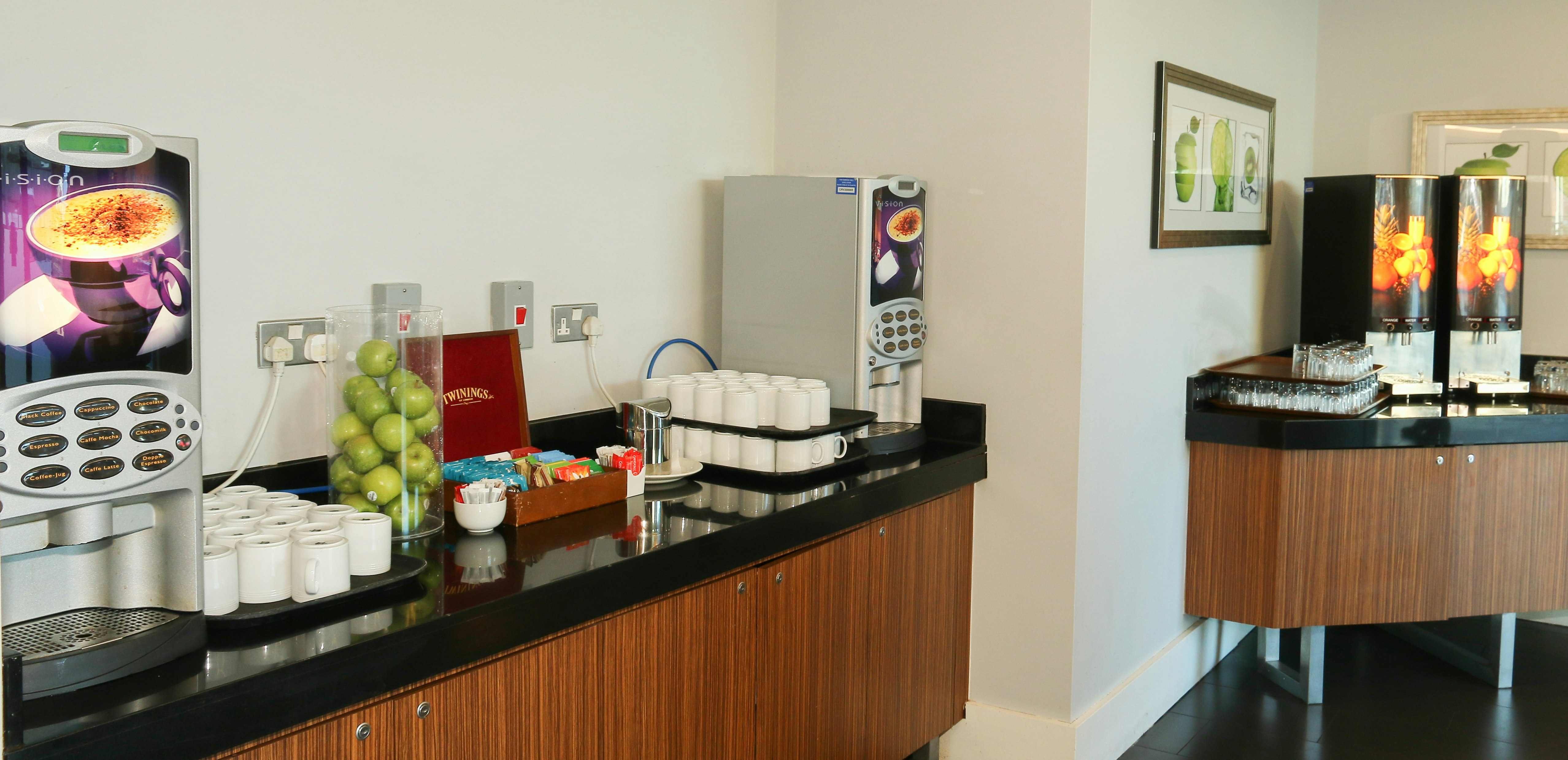 Holiday Inn Express London Heathrow T5 16/70