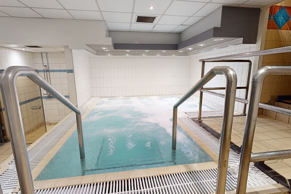 Village Manchester Hyde Hotel Leisure Club 14/40