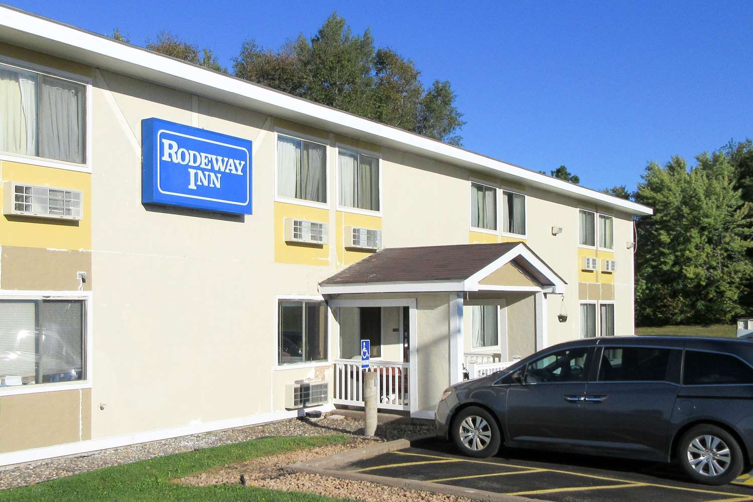 Super 8 by Wyndham Chisago City 20/20
