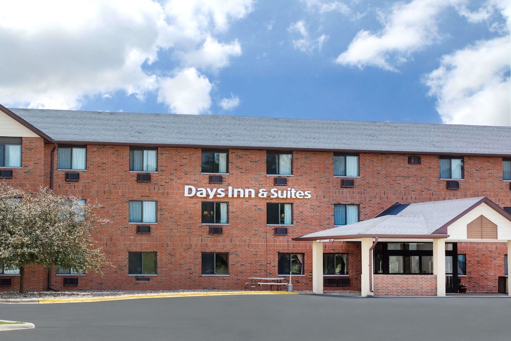 Days Inn & Suites By Wyndham Des Moines Airport