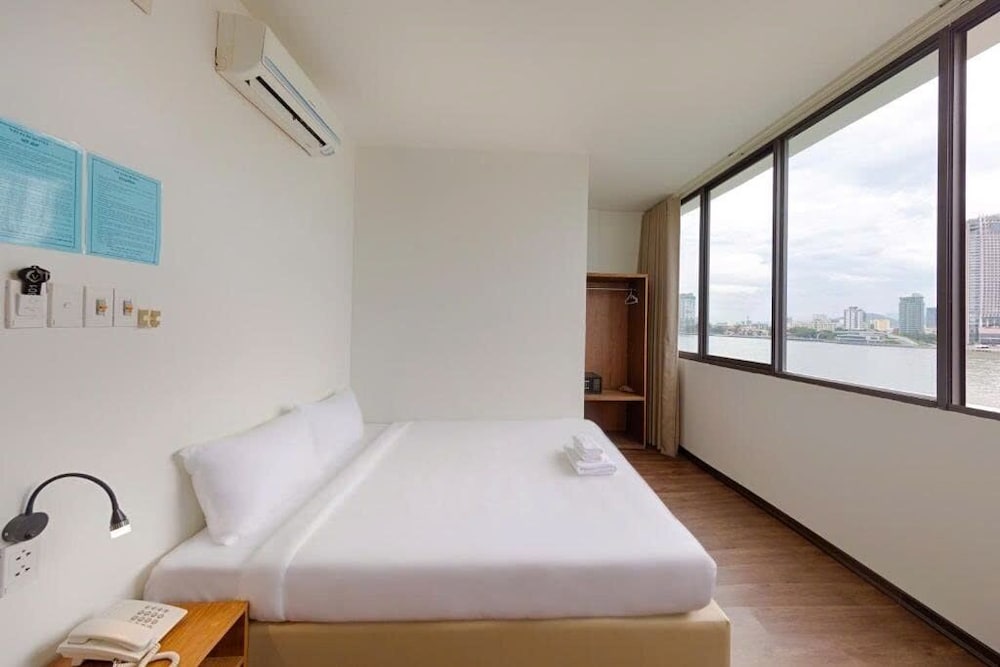 PREMIUM, RIVER VIEW