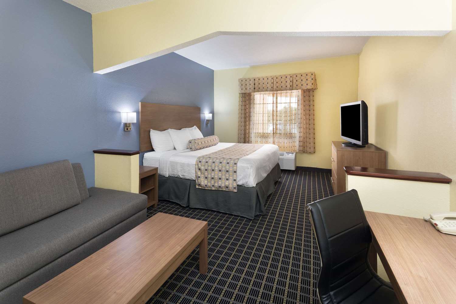 Days Inn Suites By Wyndham Union City 14/30