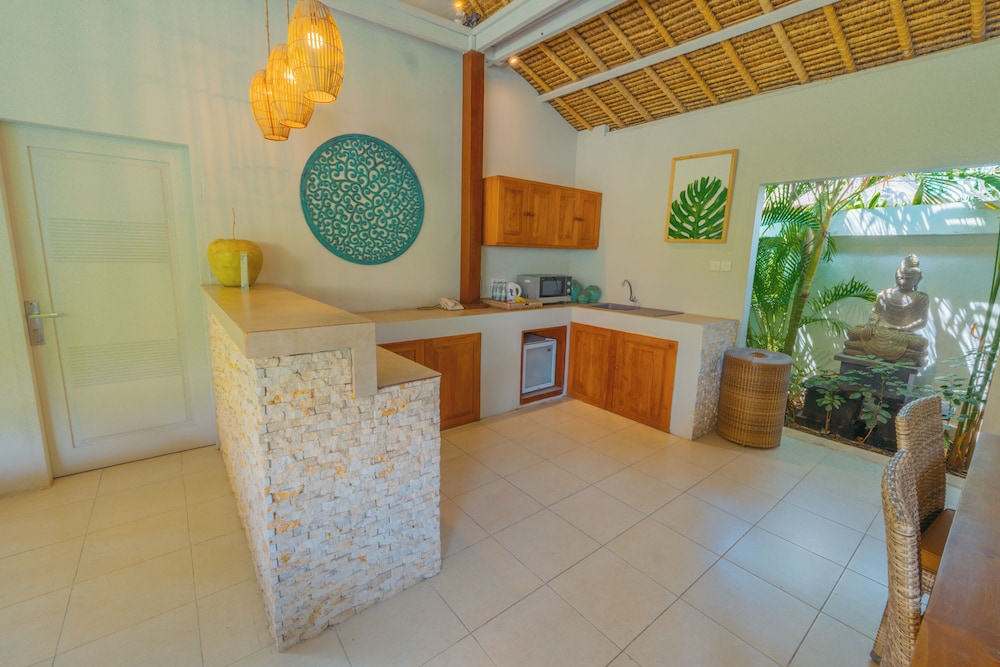 Hai Tide Beach Resort 57/74