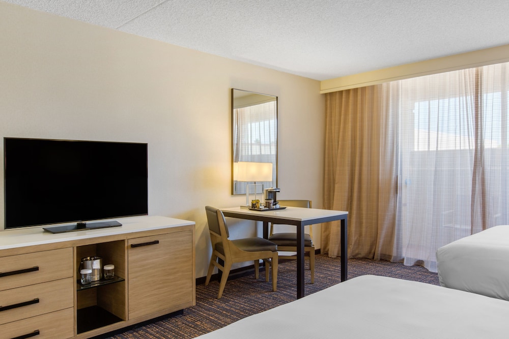 Doubletree By Hilton Golf Resort Palm Springs 52/81