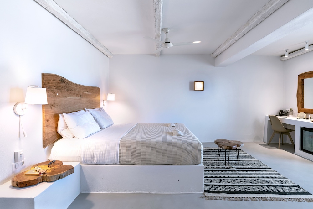 Paros Comfy Suites 16/50