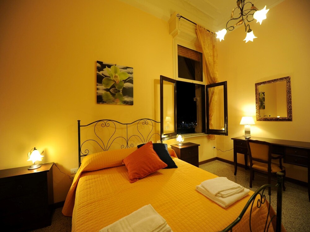 BARONE BED AND BREAKFAST 32/34