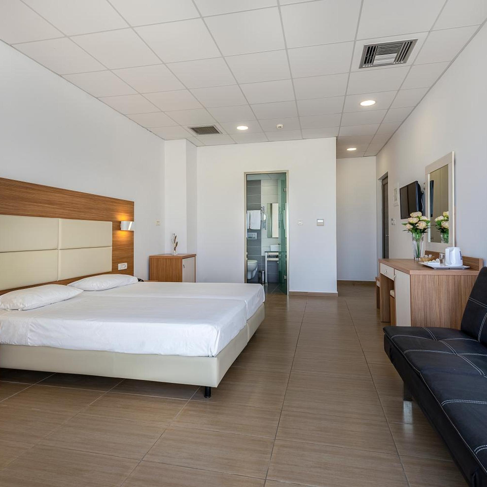Royal Bay Suites 16/63