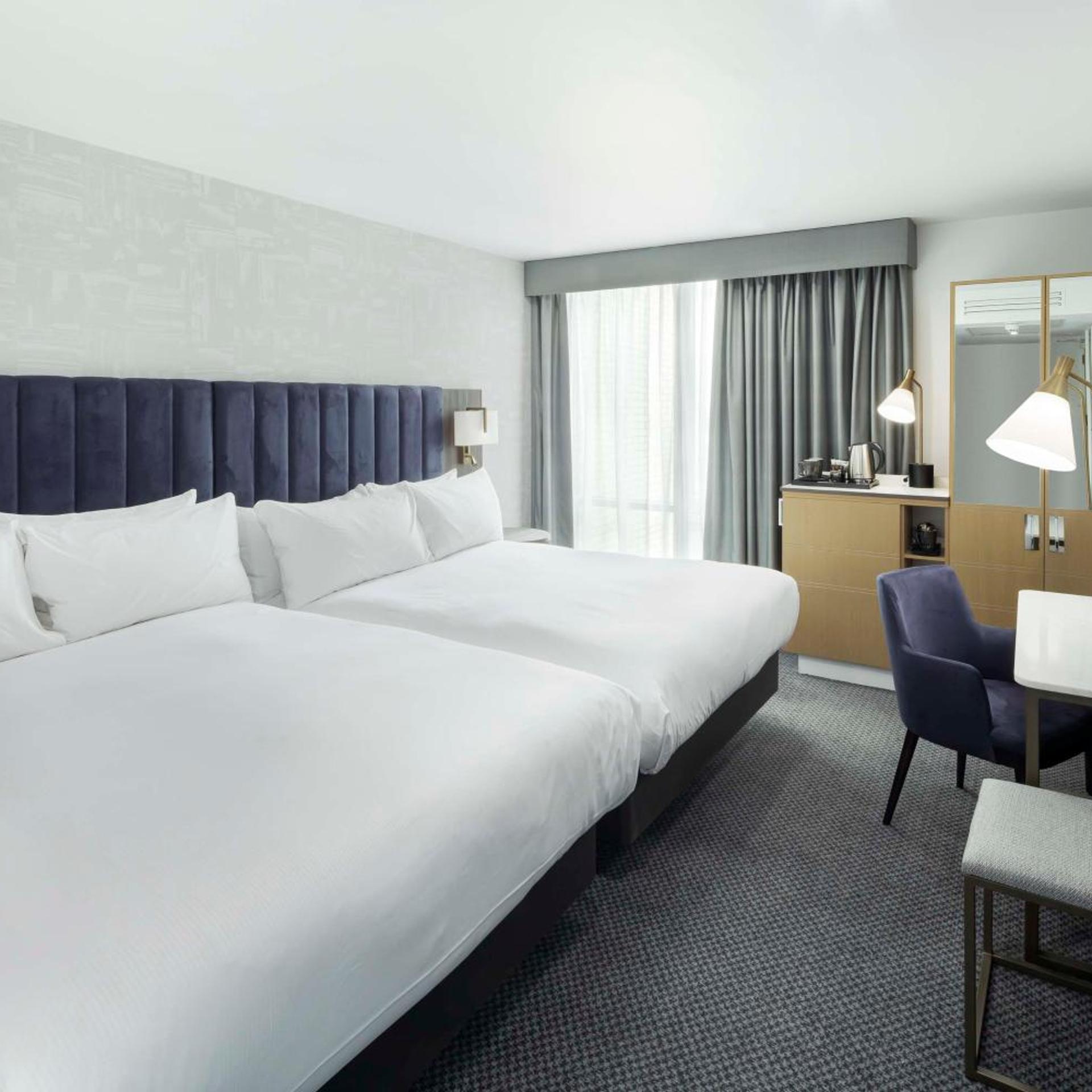 ROOM, DOUBLE OR TWIN BED